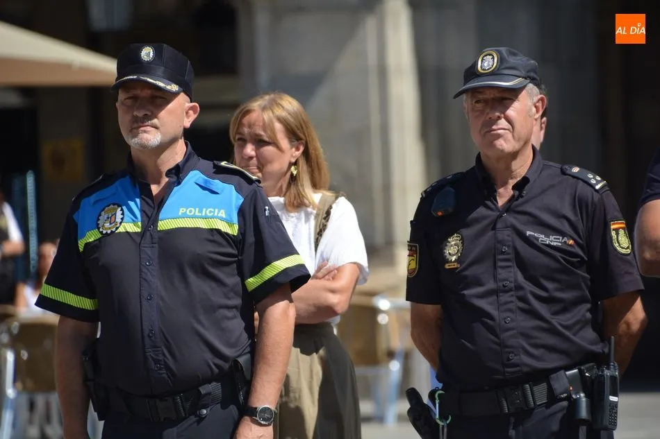 Foto 9 - Concentraci&oacute;n y minuto de silencio por las &uacute;ltimas v&iacute;ctimas de la violencia de g&eacute;nero