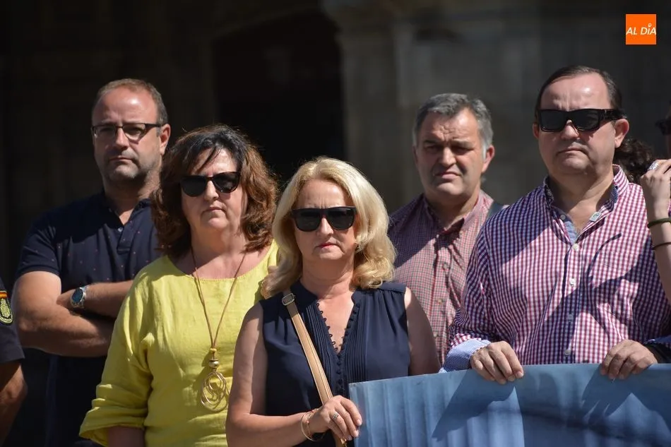 Foto 8 - Concentraci&oacute;n y minuto de silencio por las &uacute;ltimas v&iacute;ctimas de la violencia de g&eacute;nero