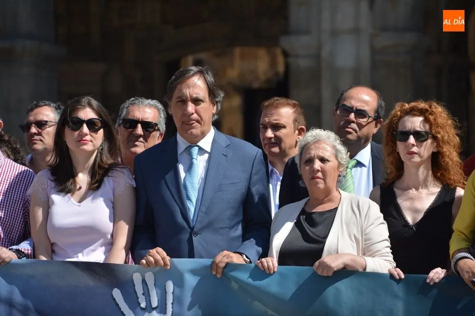 Foto 6 - Concentraci&oacute;n y minuto de silencio por las &uacute;ltimas v&iacute;ctimas de la violencia de g&eacute;nero