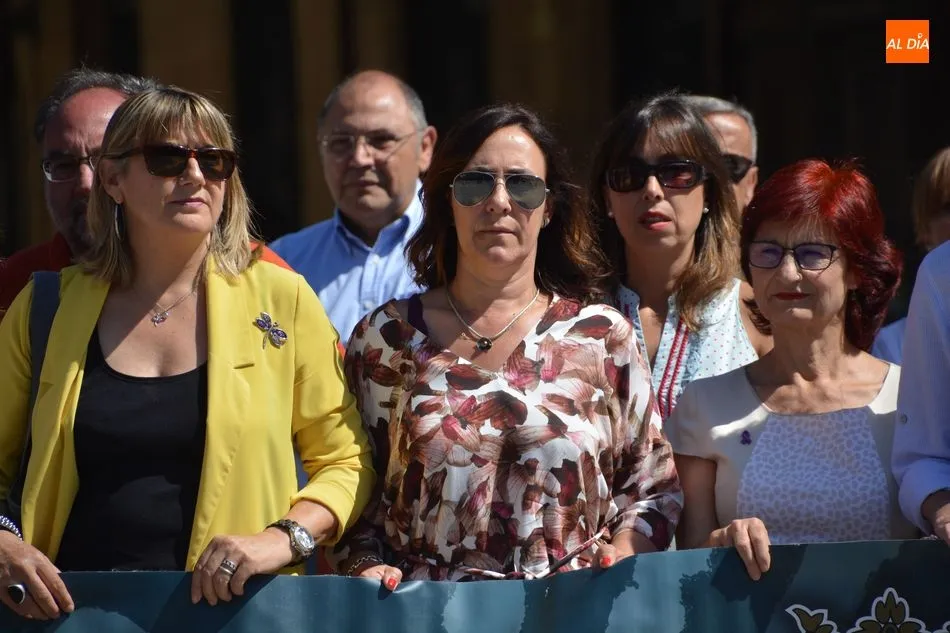 Foto 5 - Concentraci&oacute;n y minuto de silencio por las &uacute;ltimas v&iacute;ctimas de la violencia de g&eacute;nero