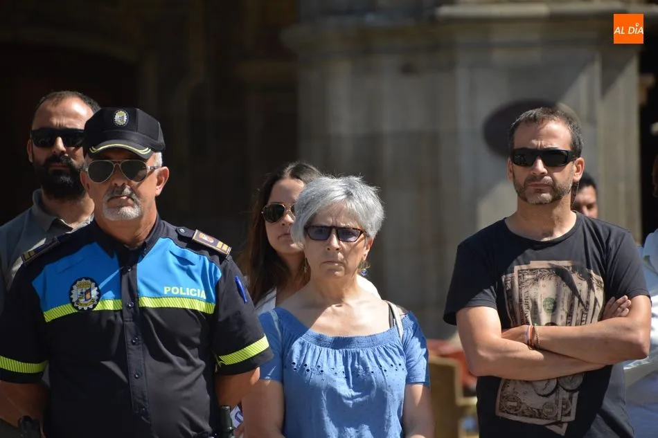 Foto 4 - Concentraci&oacute;n y minuto de silencio por las &uacute;ltimas v&iacute;ctimas de la violencia de g&eacute;nero