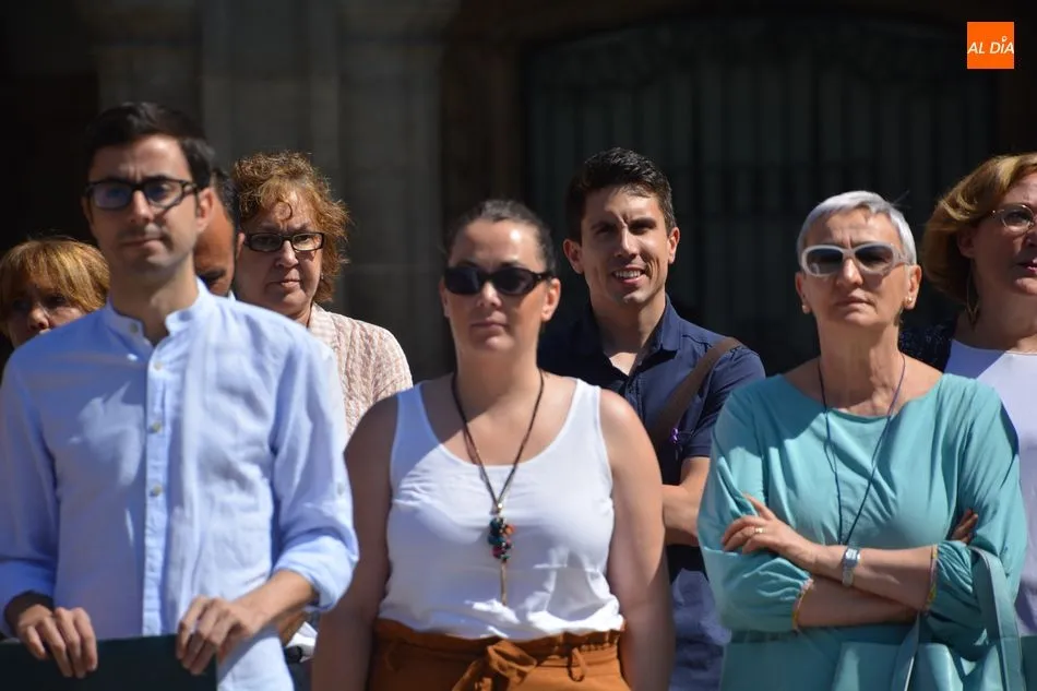 Foto 2 - Concentraci&oacute;n y minuto de silencio por las &uacute;ltimas v&iacute;ctimas de la violencia de g&eacute;nero