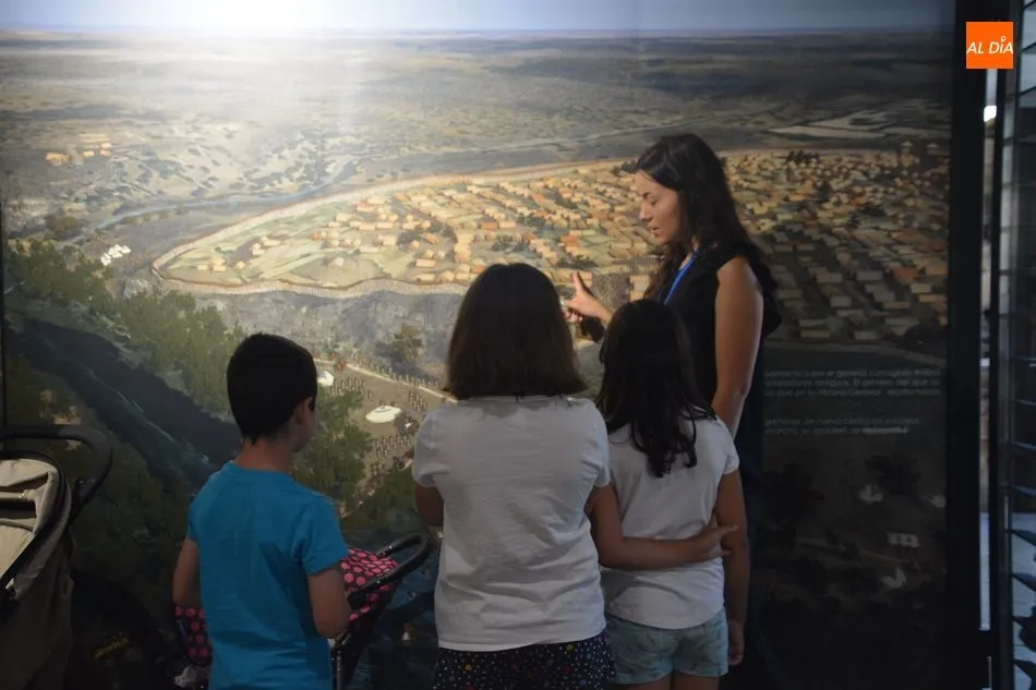 Foto 6 - Nuevo pase de la propuesta cultural &lsquo;TOC-TOC Abre la muralla&rsquo;
