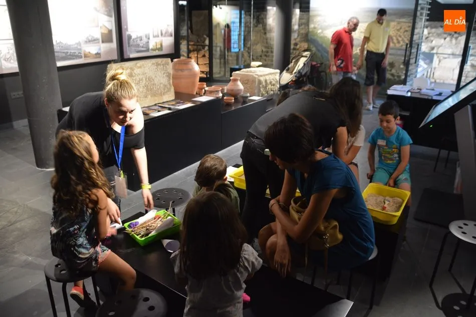 Foto 4 - Nuevo pase de la propuesta cultural &lsquo;TOC-TOC Abre la muralla&rsquo;