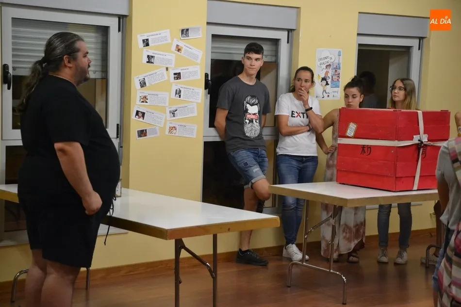 Foto 4 - Una quincena de j&oacute;venes se enfrenta a la historia de la hermandad &lsquo;La Cuadratura del C&iacute;rculo&rsquo; ...