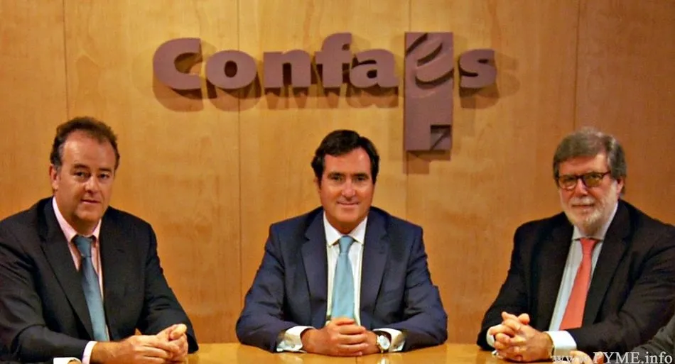 Confaes incide en buscar vías que acaben con la ultradependencia de los servicios  