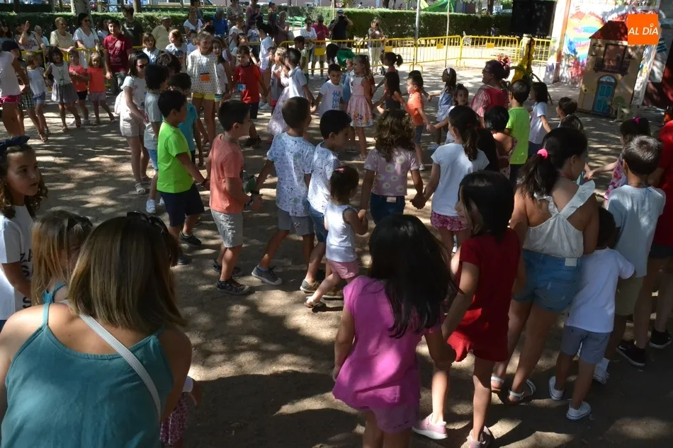 Foto 7 - Animada sesi&oacute;n musical en La Glorieta de la mano de Armadanzas  
