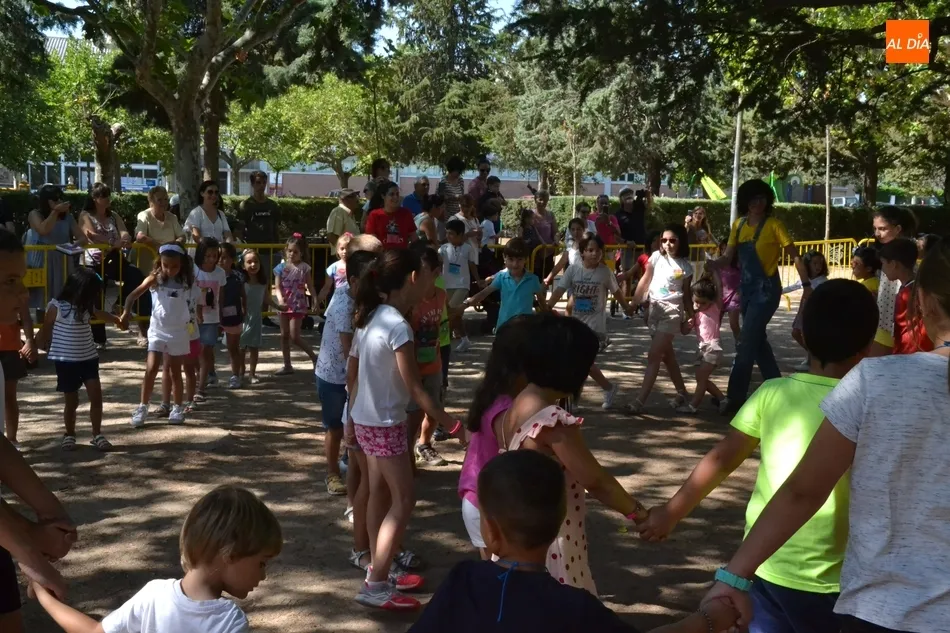 Foto 5 - Animada sesi&oacute;n musical en La Glorieta de la mano de Armadanzas  