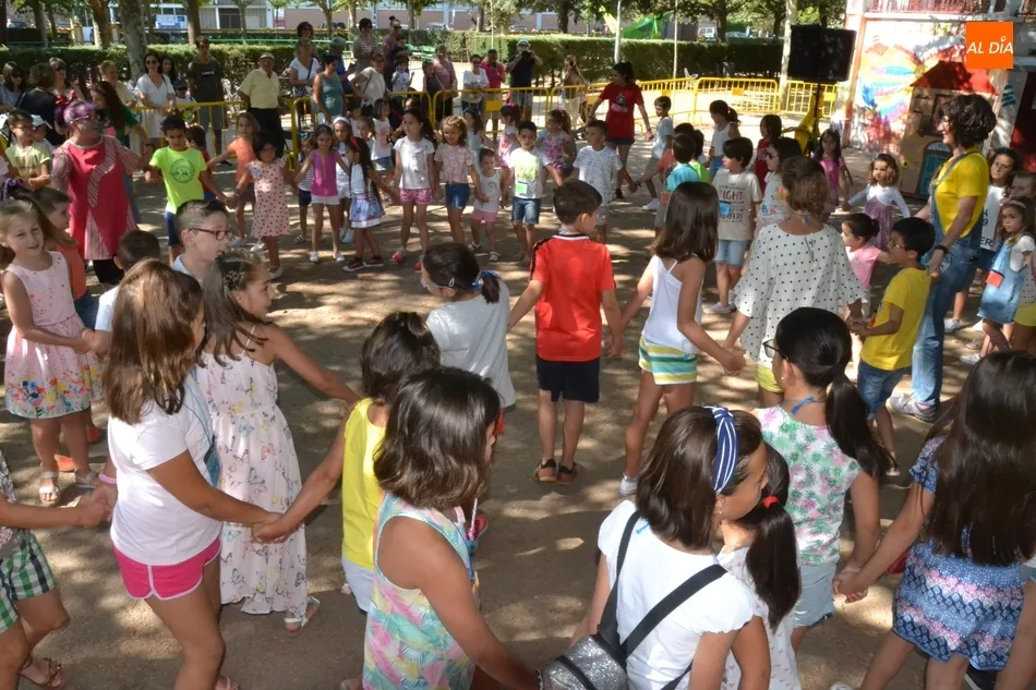 Foto 6 - Animada sesi&oacute;n musical en La Glorieta de la mano de Armadanzas  