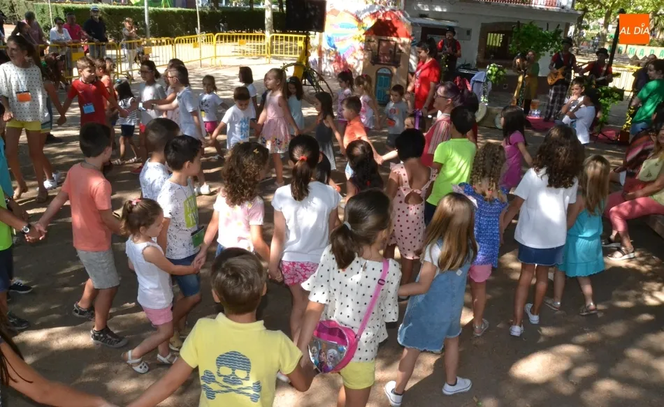Foto 3 - Animada sesi&oacute;n musical en La Glorieta de la mano de Armadanzas  