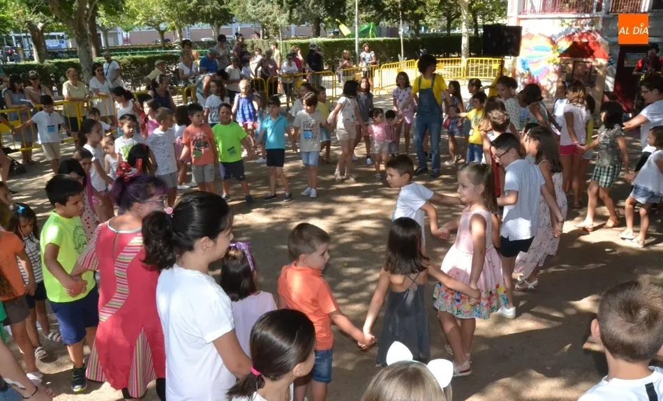 Foto 2 - Animada sesi&oacute;n musical en La Glorieta de la mano de Armadanzas  