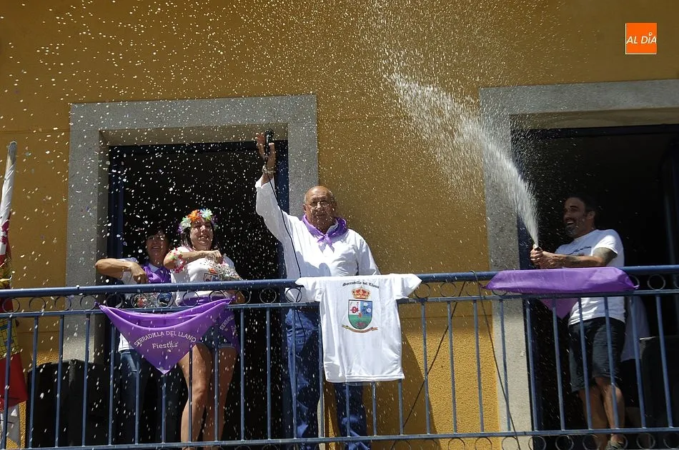 Foto 11 - Serradilla del Llano lanza el chupinazo de sus fiestas tras una larga noche con SMS  