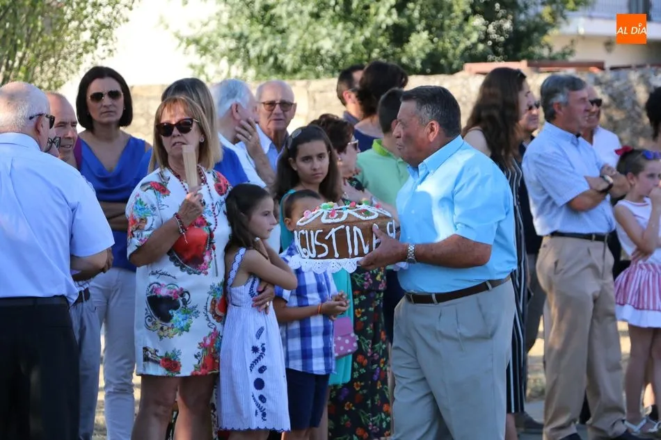 Foto 4 - Nuestra se&ntilde;ora de los &Aacute;ngeles recibe en Cerralbo la ofrenda de dos roscas  