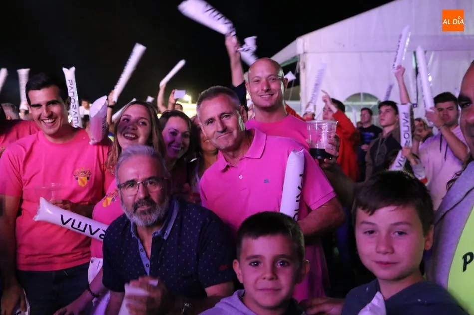 Foto 6 - La orquesta Panorama mete en Peralejos de Abajo a varios miles de personas