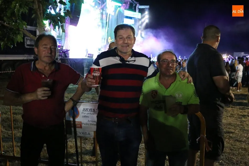 Foto 3 - La orquesta Panorama mete en Peralejos de Abajo a varios miles de personas