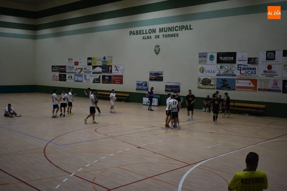 Foto 11 - Solfamidas se proclama campe&oacute;n del V Torneo de F&uacute;tbol Sala de Verano ante La Isla
