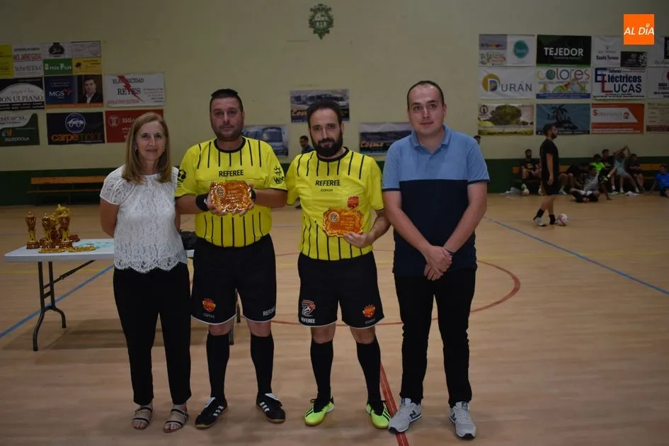 Foto 10 - Solfamidas se proclama campe&oacute;n del V Torneo de F&uacute;tbol Sala de Verano ante La Isla