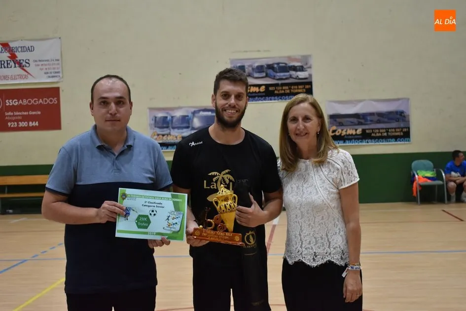 Foto 4 - Solfamidas se proclama campe&oacute;n del V Torneo de F&uacute;tbol Sala de Verano ante La Isla