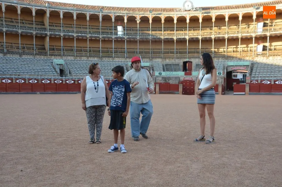 Foto 2 - La Glorieta sigue recibiendo turistas con la iniciativa de las visitas teatralizadas