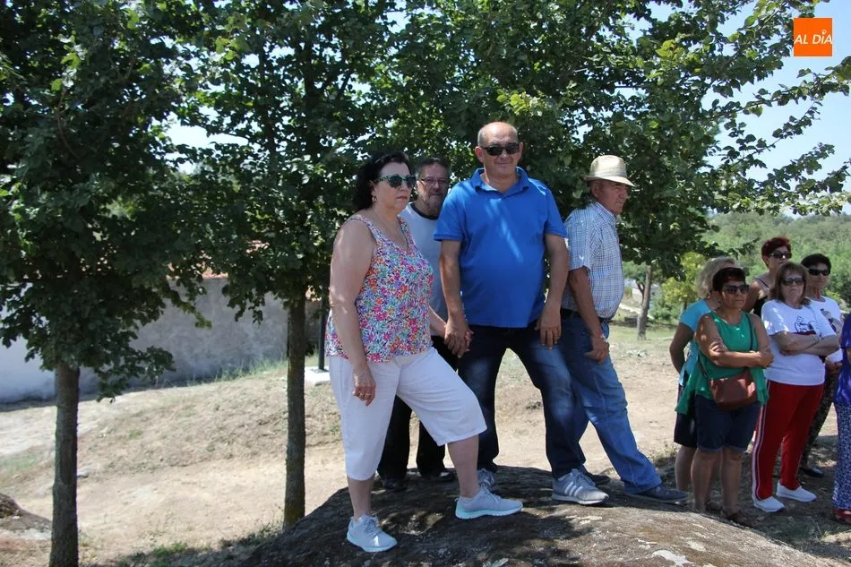 Foto 6 - Barruecopardo levanta una escultura contra la violencia de g&eacute;nero en &lsquo;El Castillo&rsquo;  
