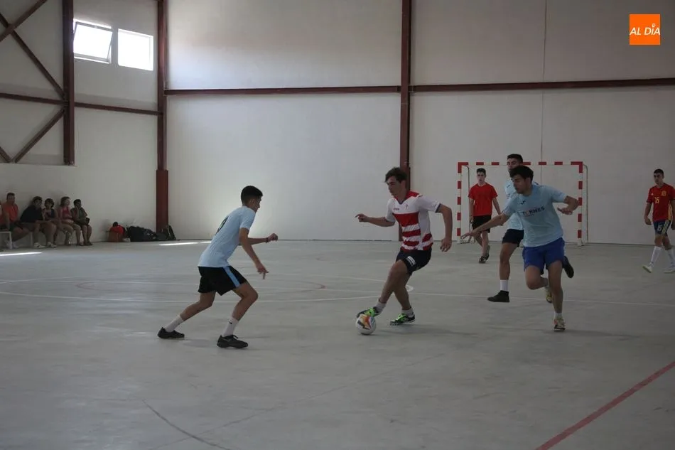 Foto 10 - Buena participaci&oacute;n en el I Torneo de Futbol Sala&nbsp;de Barruecopardo  