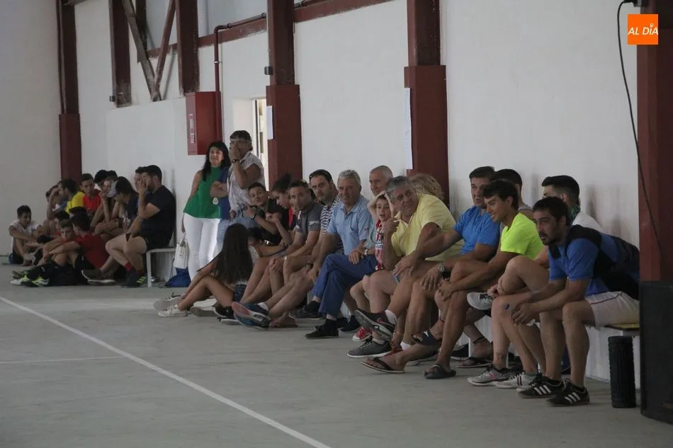 Foto 6 - Buena participaci&oacute;n en el I Torneo de Futbol Sala&nbsp;de Barruecopardo  