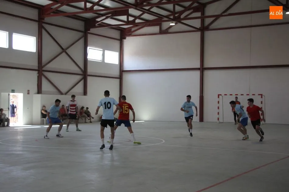 Foto 4 - Buena participaci&oacute;n en el I Torneo de Futbol Sala&nbsp;de Barruecopardo  
