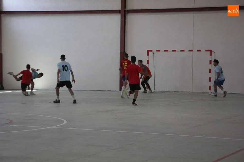Foto 3 - Buena participaci&oacute;n en el I Torneo de Futbol Sala&nbsp;de Barruecopardo  