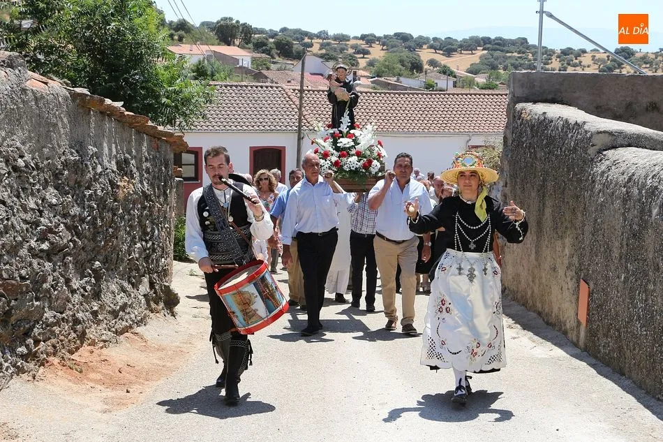 Foto 3 - Frades de la Sierra festeja a San Antonio