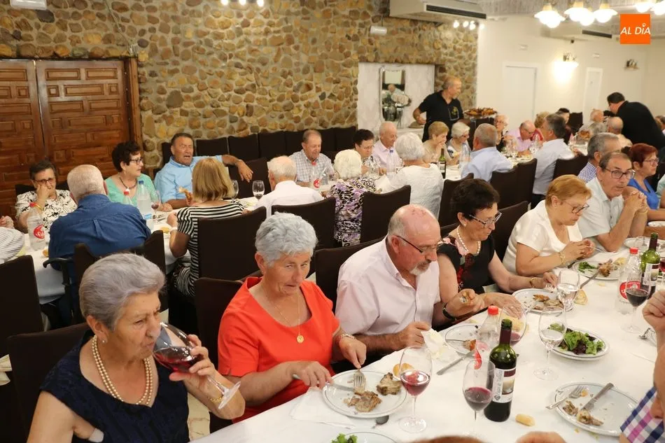 Foto 10 - Los mayores de Cerralbo celebran las fiestas con una excelente comida en &lsquo;El Quijote&rsquo; de...