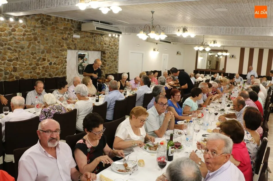 Foto 9 - Los mayores de Cerralbo celebran las fiestas con una excelente comida en &lsquo;El Quijote&rsquo; de...