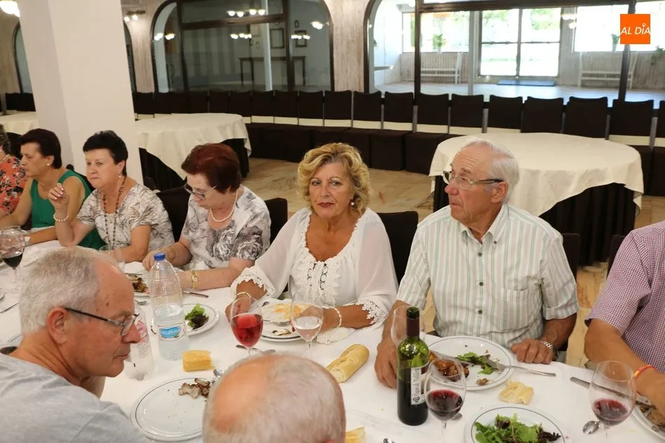 Foto 5 - Los mayores de Cerralbo celebran las fiestas con una excelente comida en &lsquo;El Quijote&rsquo; de...