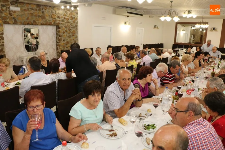 Foto 3 - Los mayores de Cerralbo celebran las fiestas con una excelente comida en &lsquo;El Quijote&rsquo; de...