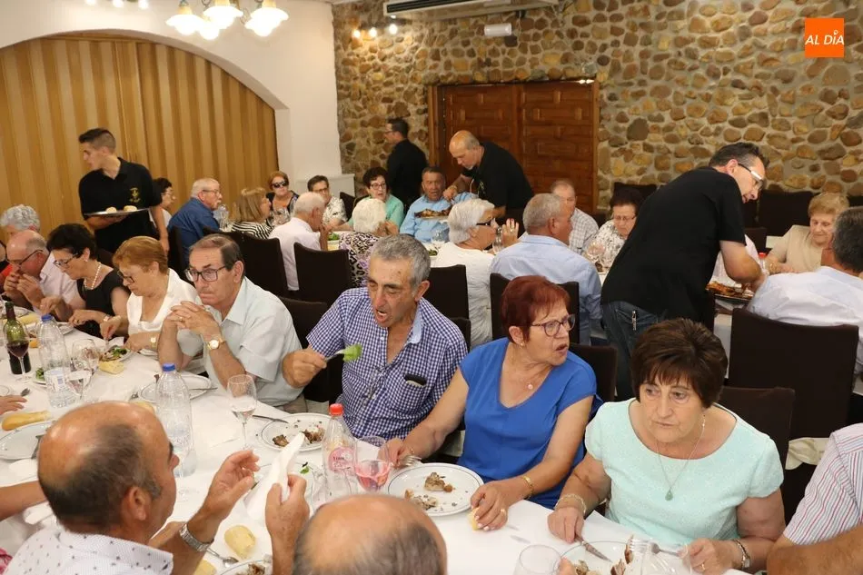 Foto 2 - Los mayores de Cerralbo celebran las fiestas con una excelente comida en &lsquo;El Quijote&rsquo; de...