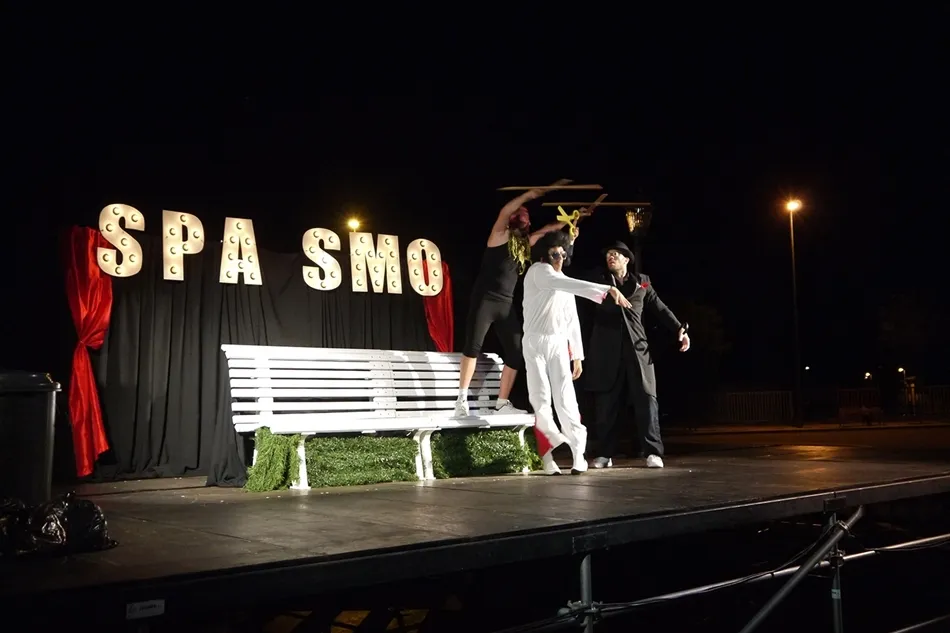 Foto 3 - Spasmo Teatro inaugura el Verano Cultural de Carbajosa