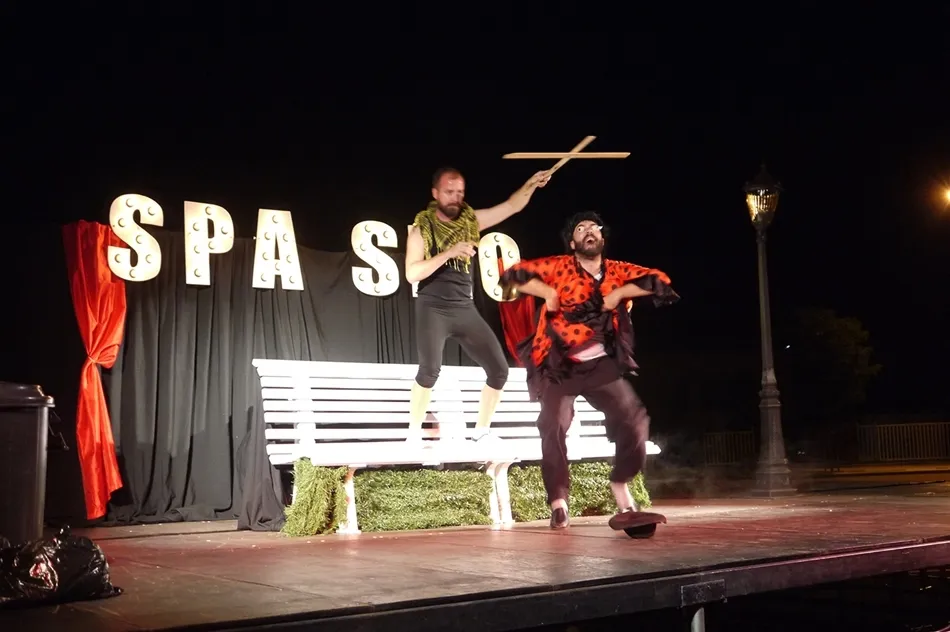 Foto 2 - Spasmo Teatro inaugura el Verano Cultural de Carbajosa