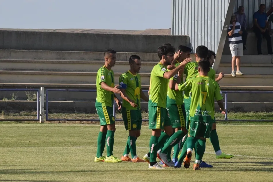 Foto 4 - David Grande y De la Nava dan a Unionistas su primera victoria de la pretemporada (0-4)