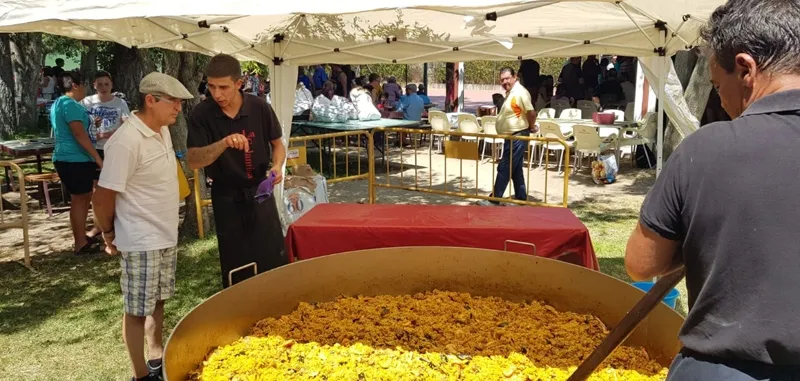 Foto 5 - Varios cientos de personas se suman a la paella y el animado s&aacute;bado festivo en R&aacute;gama