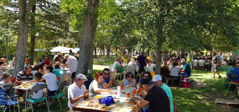 Foto 4 - Varios cientos de personas se suman a la paella y el animado s&aacute;bado festivo en R&aacute;gama