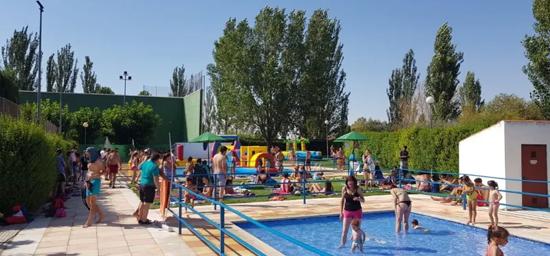 Foto 2 - Varios cientos de personas se suman a la paella y el animado s&aacute;bado festivo en R&aacute;gama