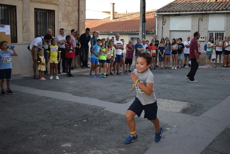 Foto 4 - Antonio San Mat&iacute;as y Ver&oacute;nica S&aacute;nchez se llevan la XII Carrera Popular de Villar de Gallimazo