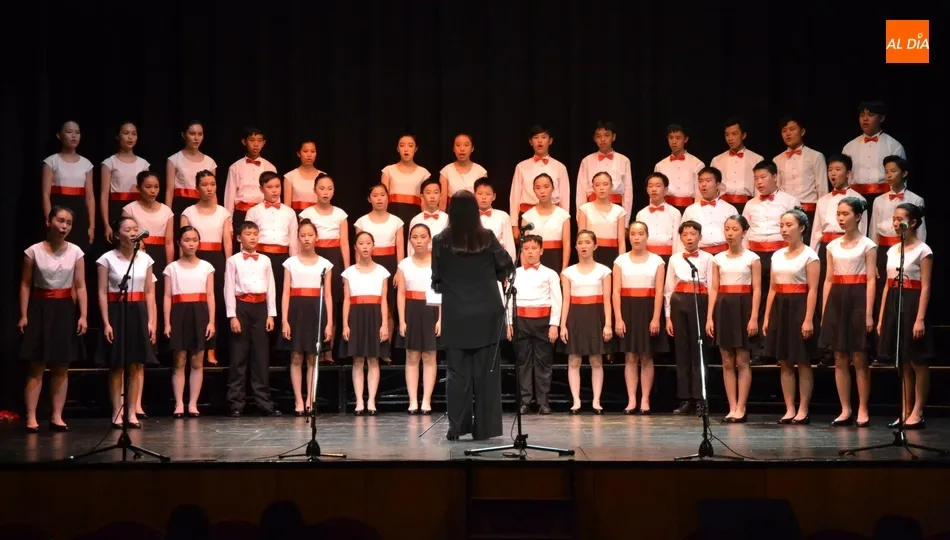 Foto 2 - El Yip&rsquo;s Children Choir de Hong Kong vuelve a conquistar a los mirobrigenses  