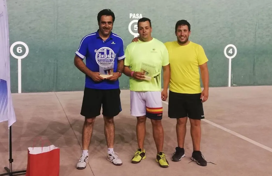 Foto 2 - Manolo y &Oacute;scar reinan en la larga noche de competici&oacute;n en el Valle de San Mart&iacute;n  