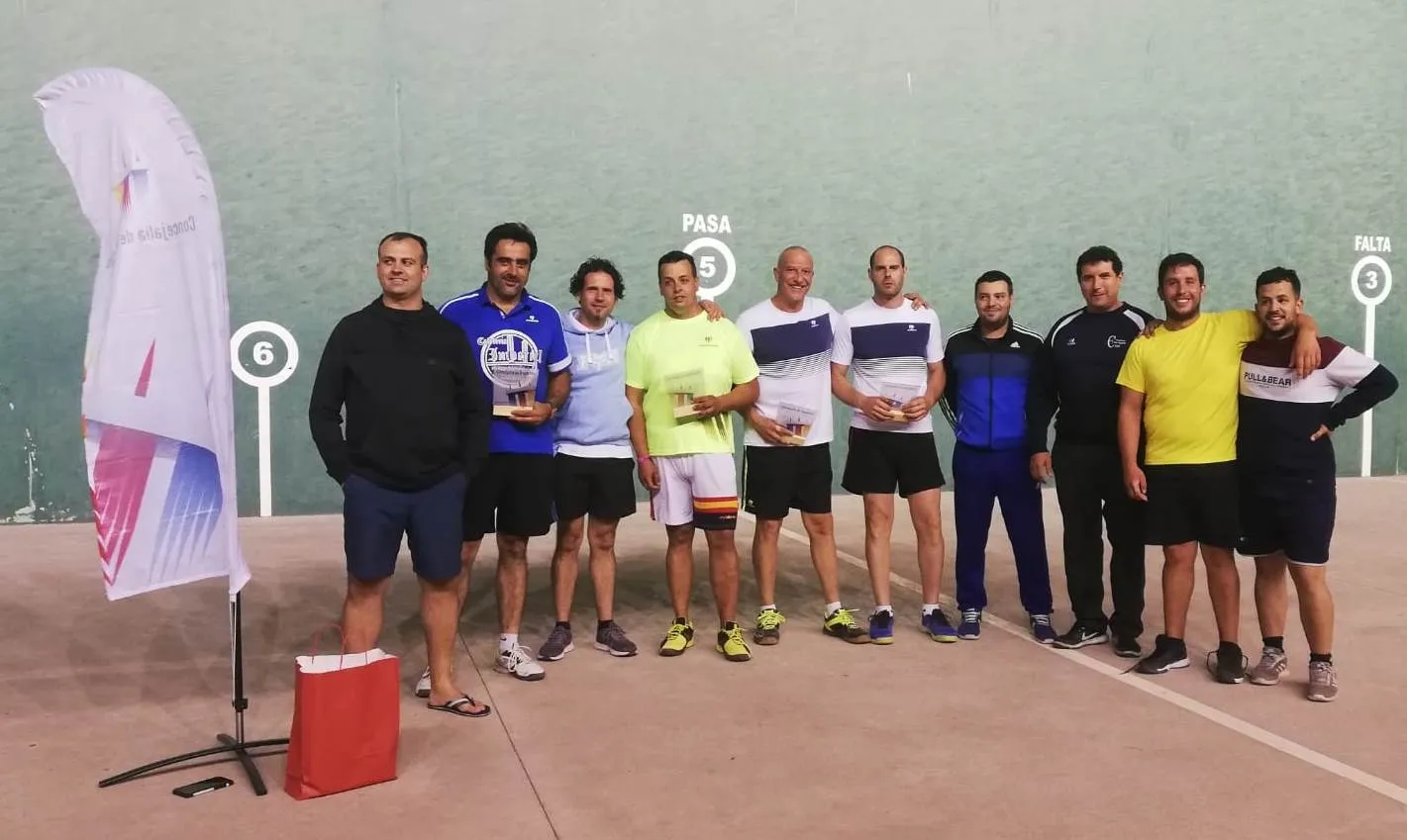 Manolo y Óscar reinan en la larga noche de competición en el Valle de San Martín  