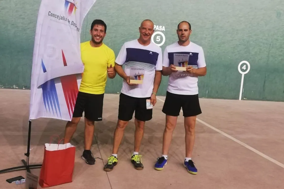 Foto 3 - Manolo y &Oacute;scar reinan en la larga noche de competici&oacute;n en el Valle de San Mart&iacute;n  