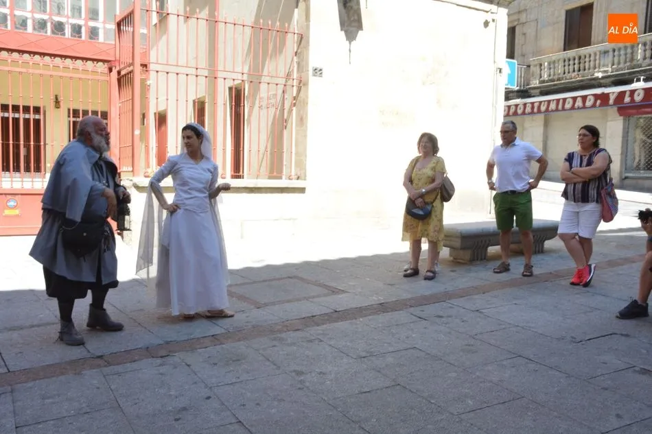 Foto 8 - La ruta teatralizada &lsquo;Del Clavero al sereno&rsquo; descubre a los turistas los entresijos y las...