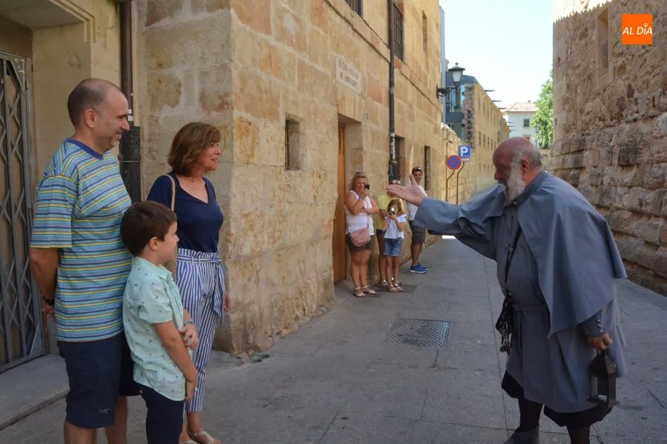 Foto 3 - La ruta teatralizada &lsquo;Del Clavero al sereno&rsquo; descubre a los turistas los entresijos y las...