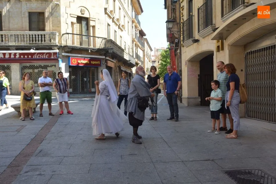 Foto 2 - La ruta teatralizada &lsquo;Del Clavero al sereno&rsquo; descubre a los turistas los entresijos y las...