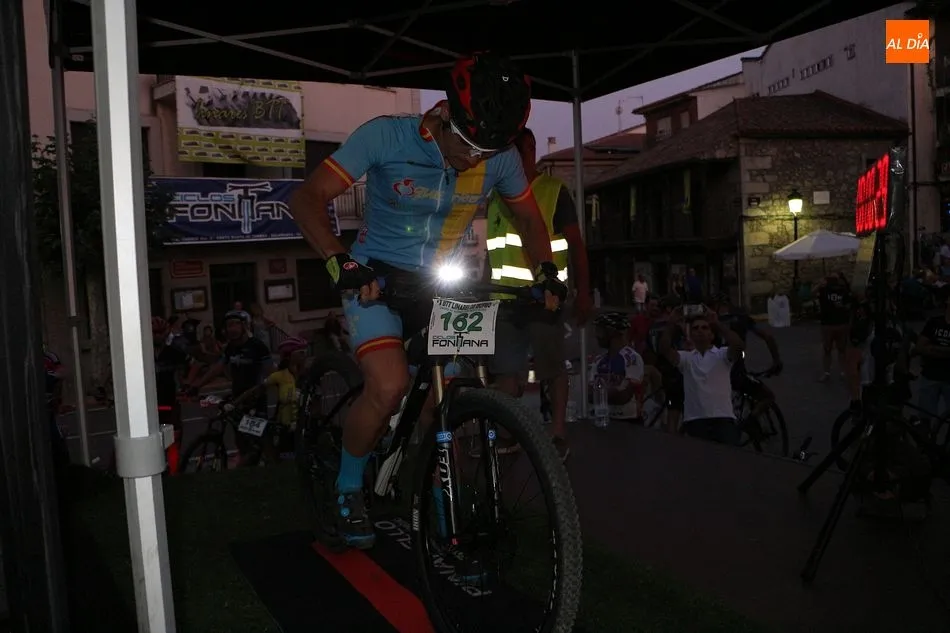 Foto 3 - Linares de Riofr&iacute;o vive una emocionante BTT con la novedad de la prueba nocturna