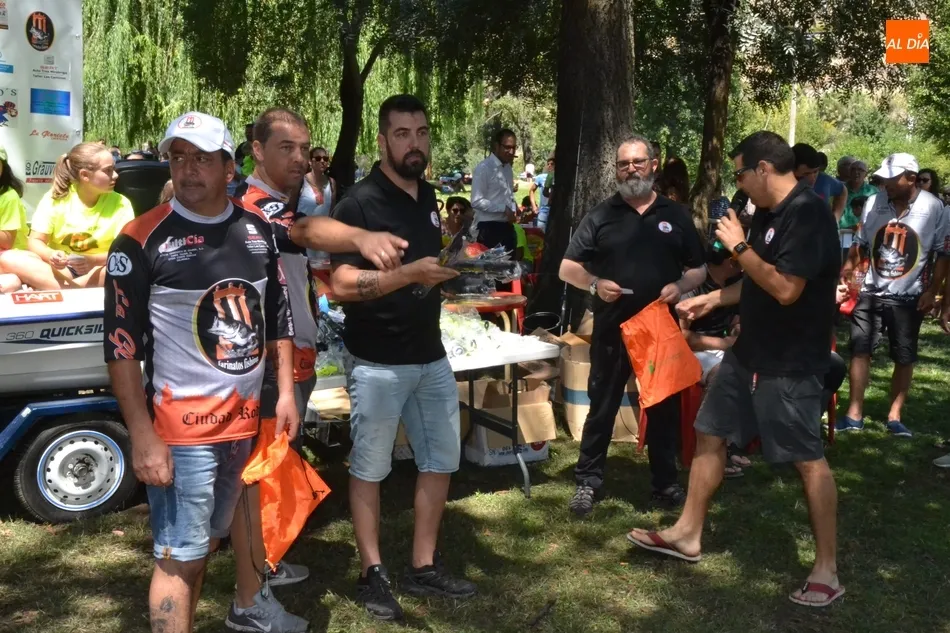 Foto 6 - El r&iacute;o &Aacute;gueda se muestra generoso en el concurso de pesca, que vuelve a superar los 200...